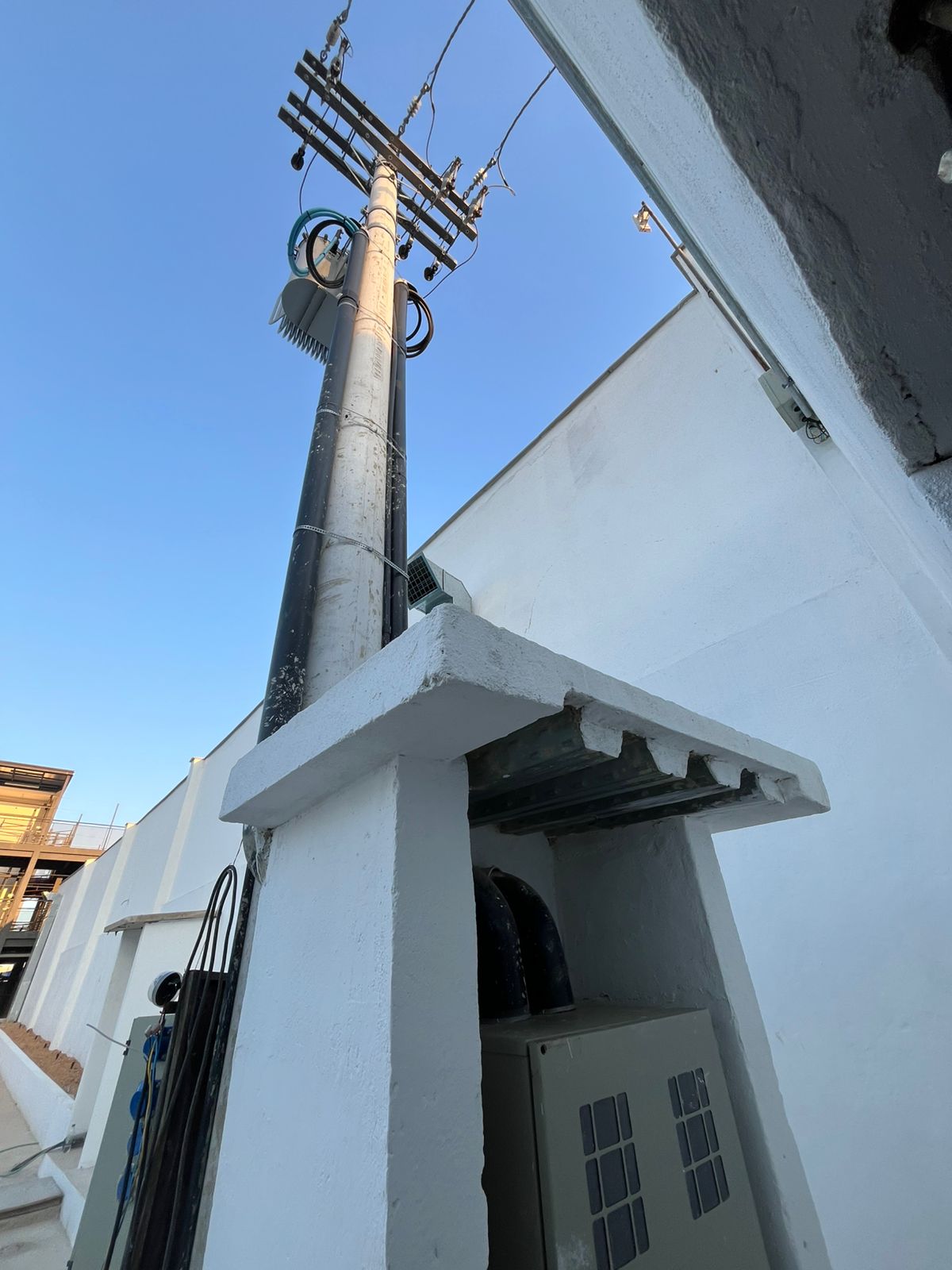 Subestação aérea de 225 kVA implantada no SESC em Duque de Caxias, RJ