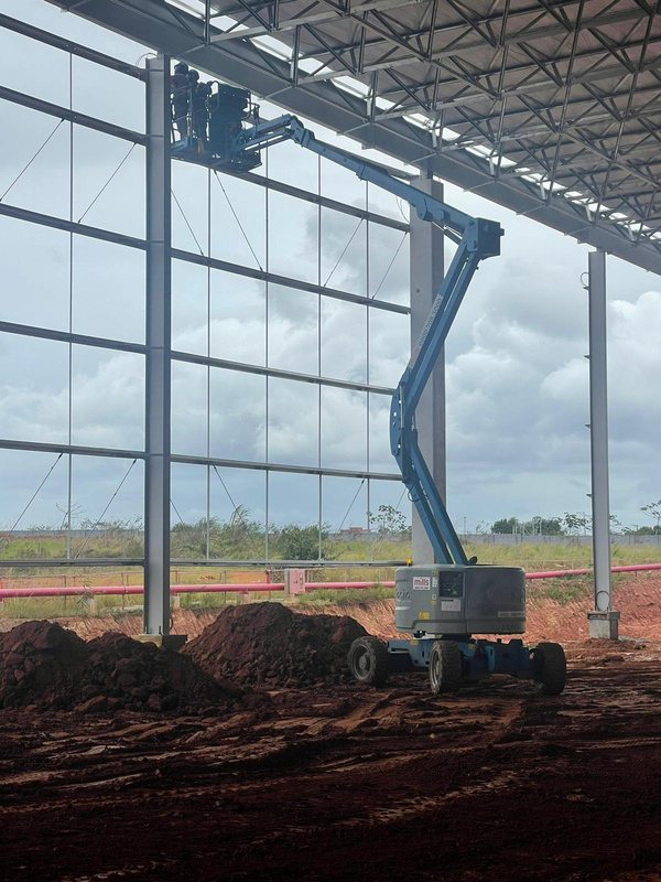 Estrutura industrial com infraestrutura elétrica executada pela LA Services